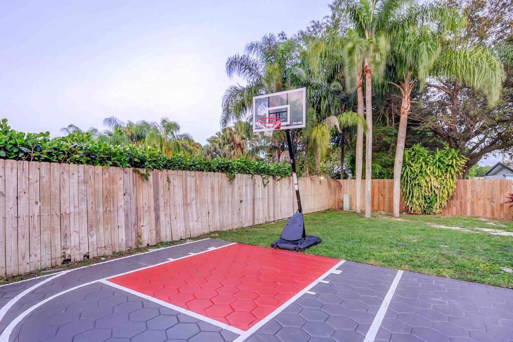 Stylish Retreat Heated Pool Basketball Game Room L41 Cutler Bay Exterior photo